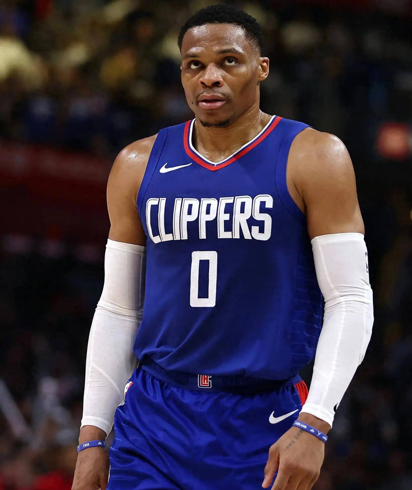 灰熊官方：康查尔左手拇指尺侧副韧带撕裂 将在三周后复查（灰熊队通报：康查尔左拇指尺侧副韧带撕裂，三周后接受复查）