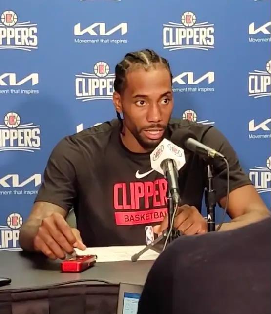 歌名应景，著名歌唱家波切利在世界杯抽签仪式演唱《今夜无人入眠》（波切利在世界杯抽签仪式献唱《今夜无人入眠》，歌名颇为应景）