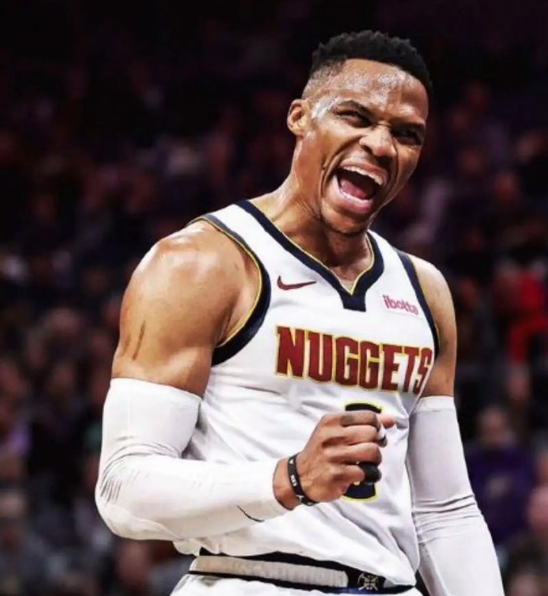 阿德巴约弧顶压哨绝杀三分不中，热火105-106惜败魔术（阿德巴约弧顶压哨三分偏出，热火105-106憾负魔术）