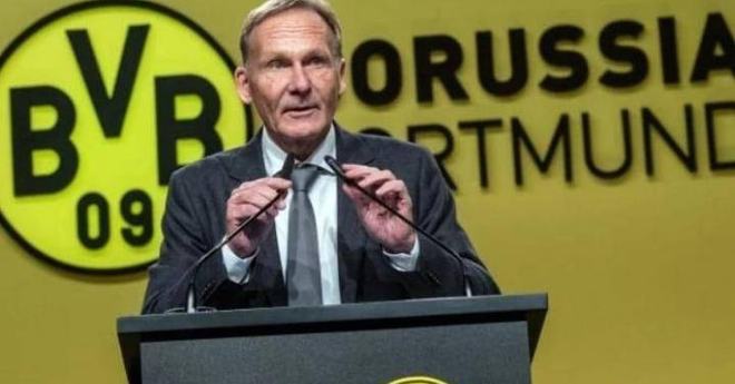 米切尔·罗宾逊替补登场，展现惊人篮板能力（米切尔·罗宾逊替补出战，篮板统治力尽显）