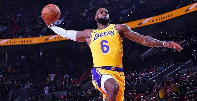 图片报：多特内部认为小贝林踢得过于保守，不过仍然信任他（图片报：多特内部称小贝林踢法过稳，信任不变）