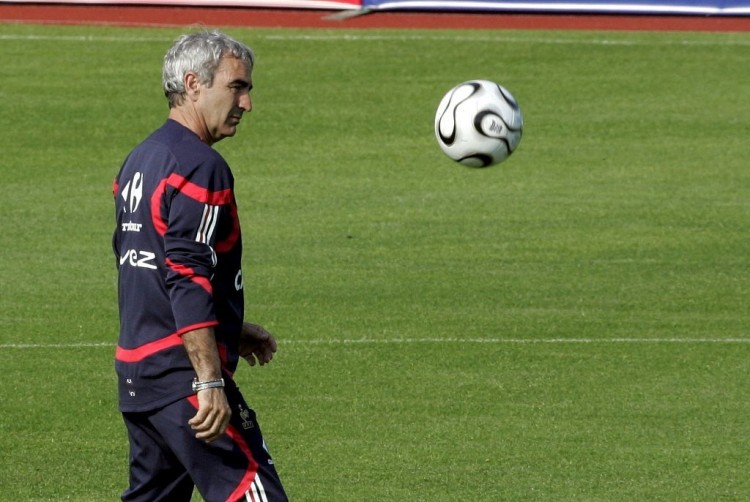 什么情况？西海岸男女足分别被处以转会禁令，但FIFA网站又说只适用于女足（西海岸转会禁令现矛盾：男女足皆被罚，FIFA官网却称仅女足适用）