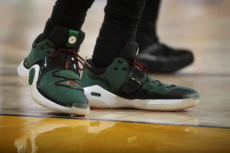 NBA 官方公布最新 MVP 排名（NBA 官方发布新一期 MVP 排行榜）