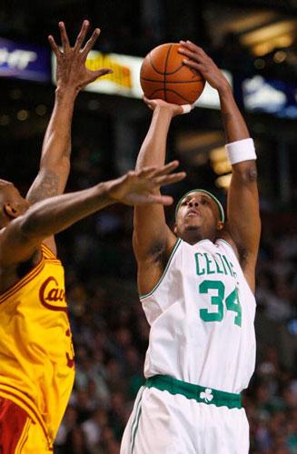 足球训练中如何提升爆发力？（提高足球爆发力的训练要点）