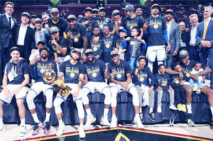 文班亚马伤缺，马刺展现坚韧精神（文班亚马因伤缺席，马刺展现顽强斗志）